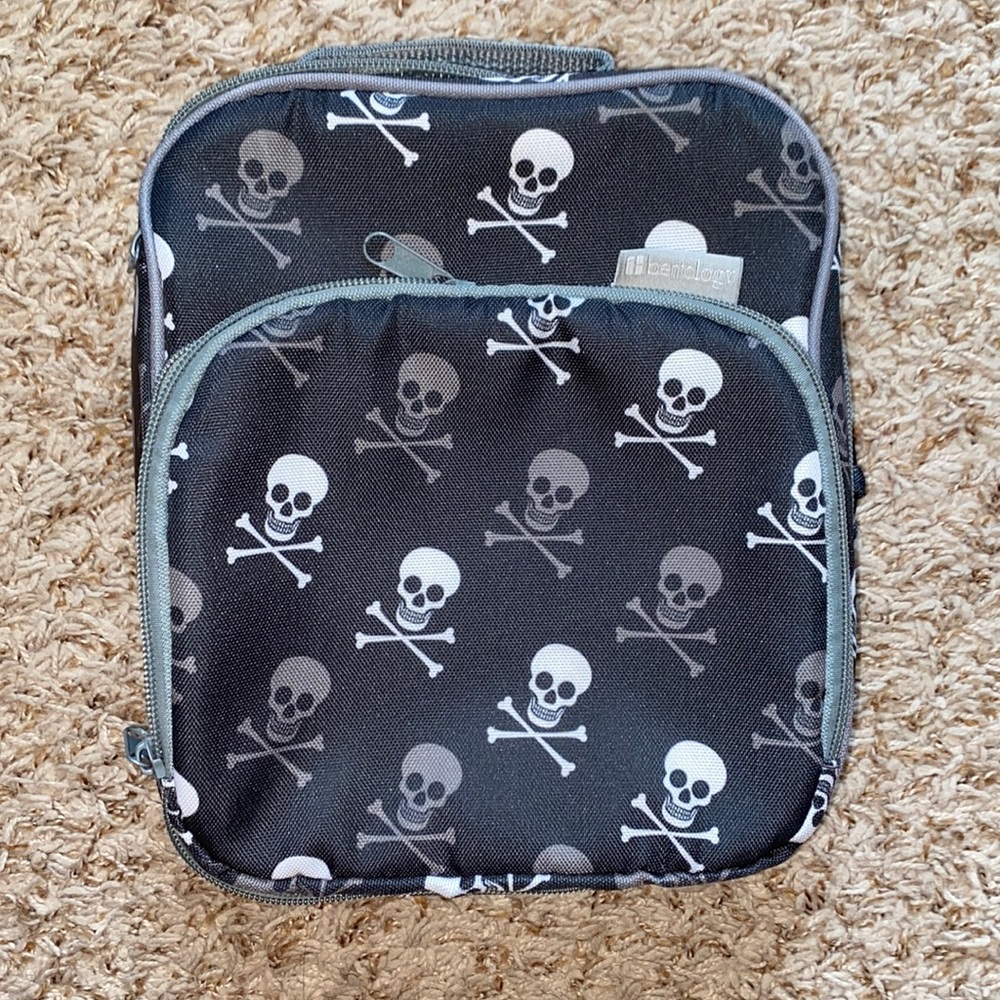 Kids skull and crossbones lunchbox